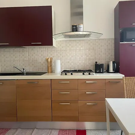 White Smile Apartment *